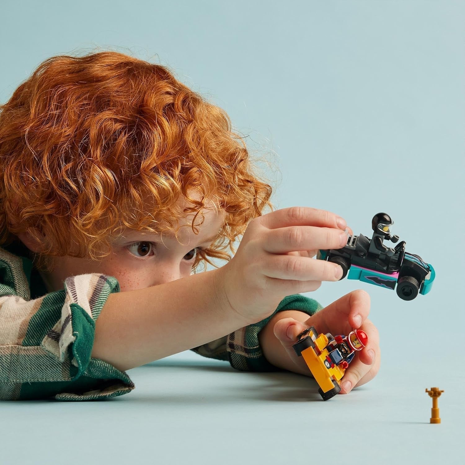 LEGO City Go-Karts avec pilotes, ensemble de 2 figurines pilotes et voitures de course, jouet de voitures pour garçons et filles de 5 ans, cadeau amusant pour les enfants 60400 ensembles de construction Besuche den LEGO-Store