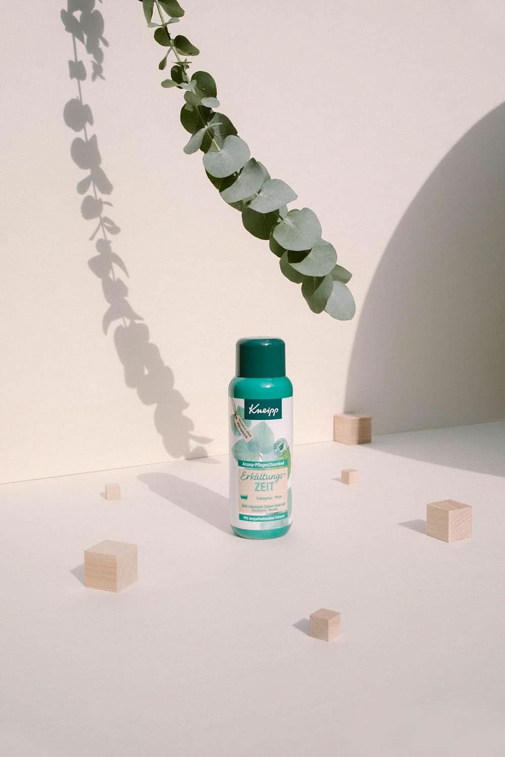 Kneipp Aroma Bain Moussant Saison Froide, additif de bain aux huiles essentielles naturelles d'eucalyptus et de menthe, 400 ml Douche et bain Naty Shop