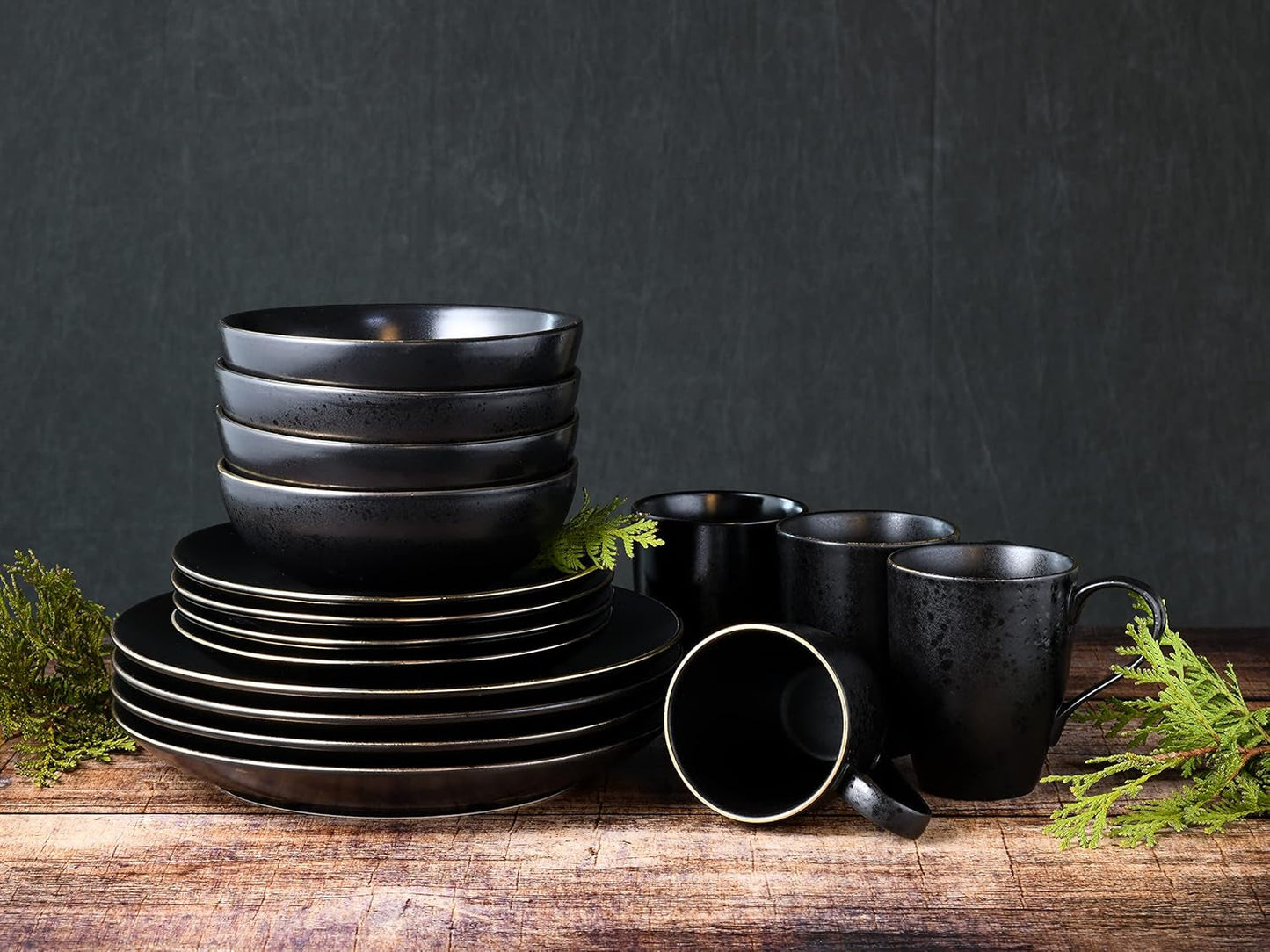 CreaTable, 22699, série Industrial Gold BLACK, service de table 16 pièces pour 4 personnes, service combiné en porcelaine, passe au lave-vaisselle et au micro-ondes, fabrication de qualité