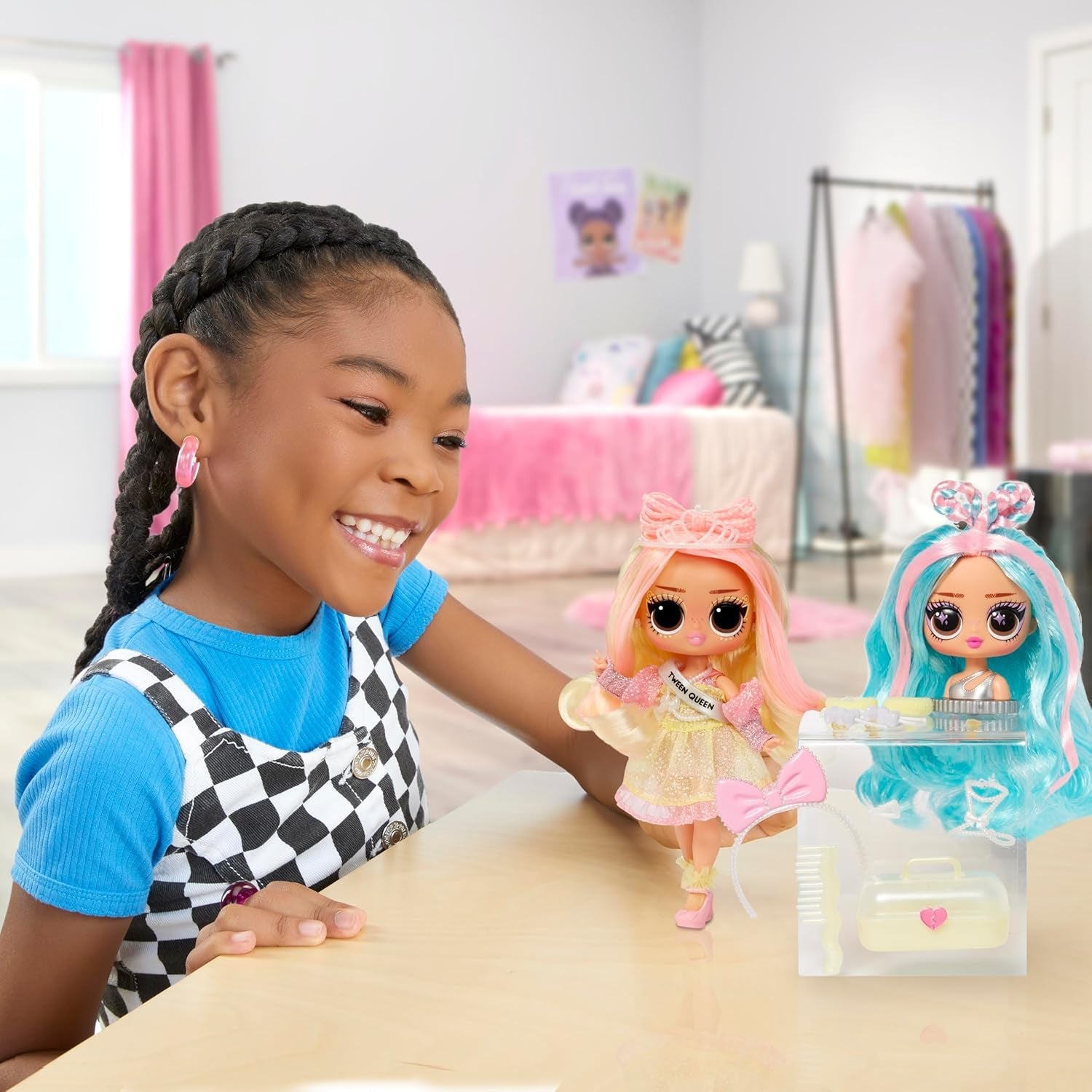 MDR. Surprise Tweens Surprise Swap Series - Braids-2-Waves Winnie - Poupée de mode avec plus de 20 accessoires inclus Style-Coup et mode et accessoires fantastiques - pour les enfants à partir de 4 ans