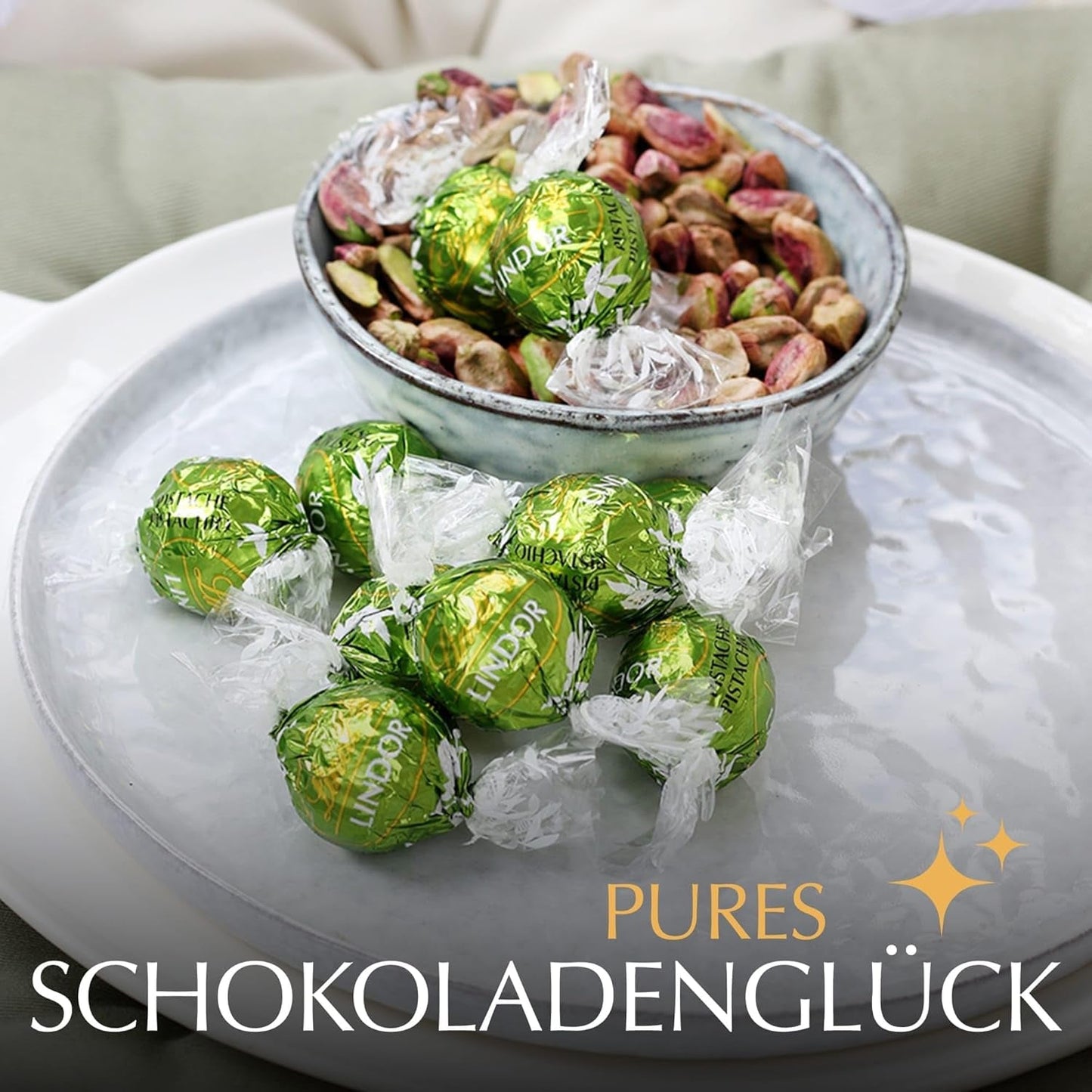 Lindt LINDOR Chocolat à la pistache | Sac refermable de 1 kg | env. 80 boules de chocolat au lait fourrées à la crème fondante à la pistache | Colis vrac, cadeau praliné