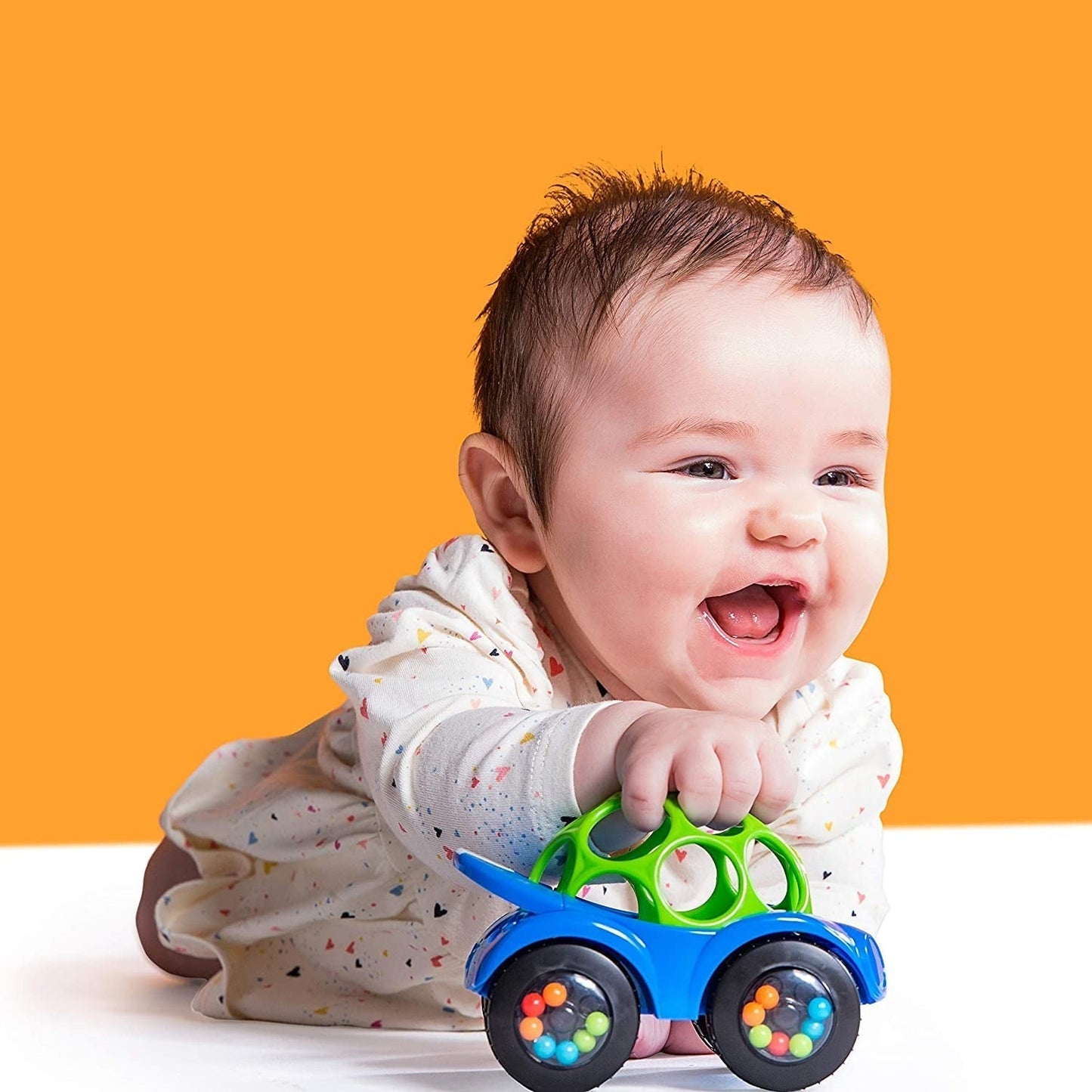 Bright Starts Oball Hochet Jouet Voiture Jouet d'Activité Motrice pour Bébés et Tout-Petits à partir de 3 Mois 1 Pièce Couleur Aléatoire Bleu ou Rouge Jouets pour Bébés Naty Shop