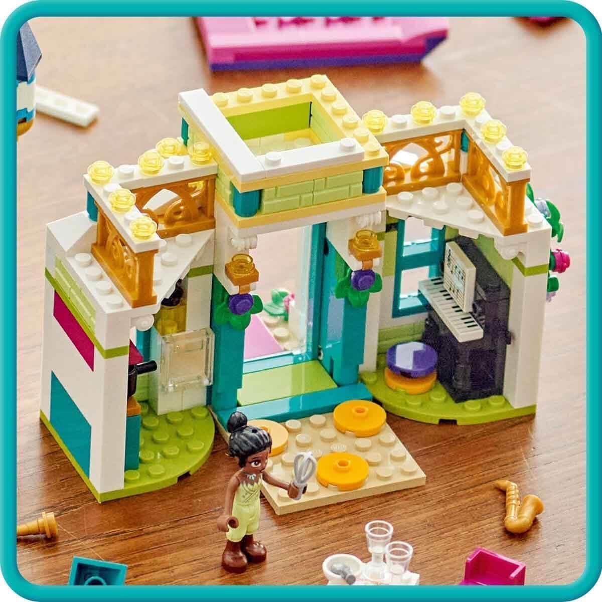 LEGO Disney Princess : Disney Princess Adventure Market, maison de jouets avec 4 poupées dont Cendrillon et Ariel, coffret de jeu avec carte au trésor, cadeau pour filles et garçons à partir de 6 ans 43246 Jeux de construction Besuche den LEGO-Store