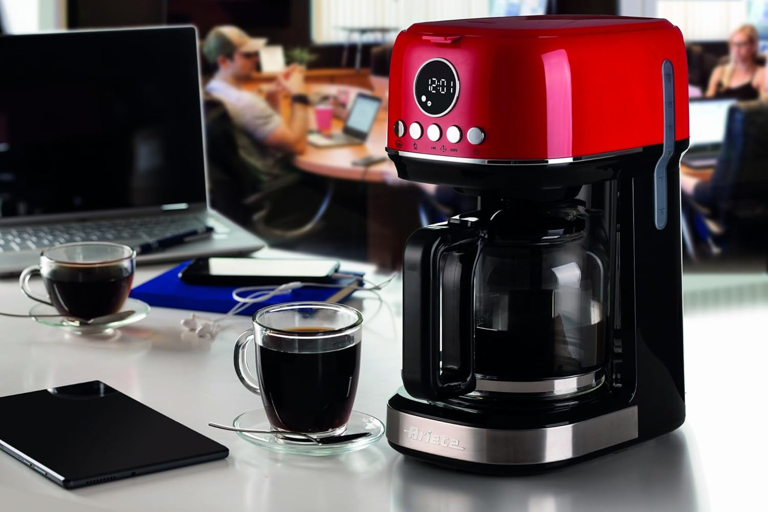 Ariete Moderna 1396 Machine à expresso à filtre pour préparer du café américain jusqu'à 15 tasses Carafe en verre Plaque chauffante Écran LCD Filtres amovibles et lavables Blanc