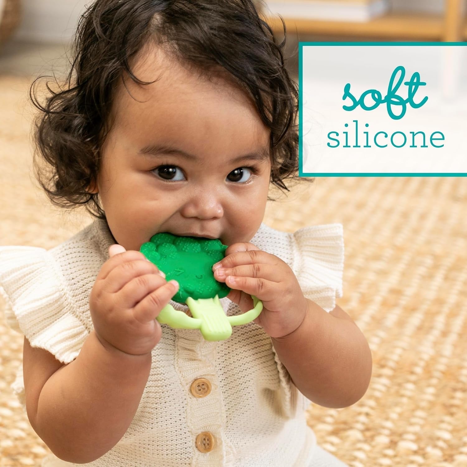Infantino Lil' Nibbles, anneau de dentition en silicone texturé, jouet de dentition pour bébé sans BPA, doux, facile à tenir, stimulation sensorielle pour nourrissons, brocoli