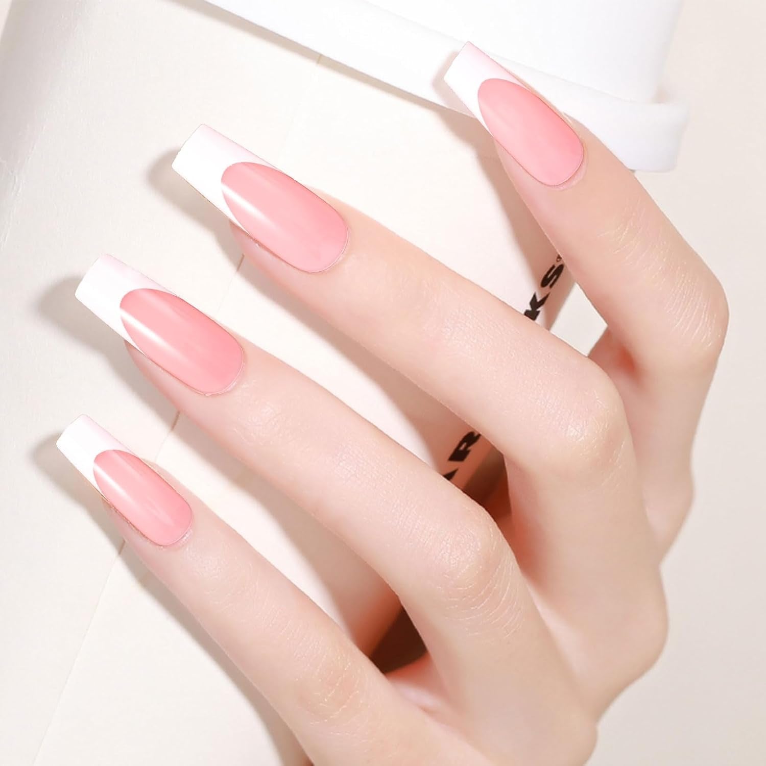 360pcs Ongles Artificiels Ongles Français Moyen Rectangle Faux Ongles Faux Ongles Naturels DIY Faux Ongles Conseils avec Lime à Ongles Presser sur Faux Ongles pour Dames et Femmes