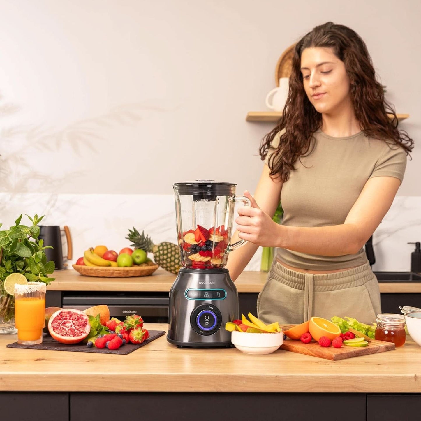 Cecotec Batteur sur socle Power Black Titanium 2200MAX Smooth, 2200 W Puissance Maximale, 6 Klingen Aus Edelstahl, Fonction Ice-Crush, Fonction Turbo et Smoothie, Fonction Autoclean Cuisine Naty Shop