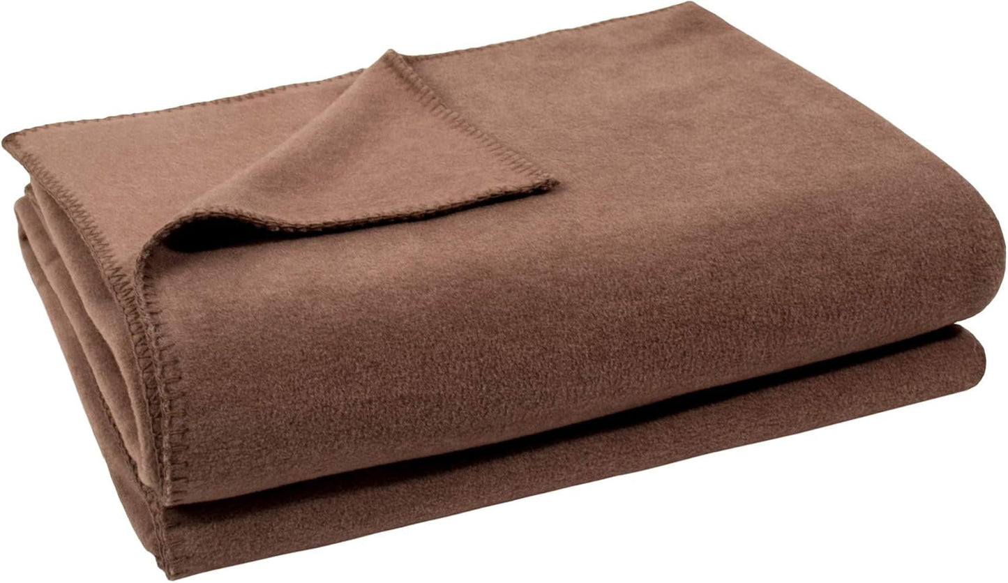 Couverture Zoeppritz en couleur : rouge, composée de 65 % polyester, 35 % viscose, taille : 160 x 200 cm, 103291-235-160 x 200. Lits et couvertures Zoeppritz depuis 1828 840 fumée 180 x 220 cm.