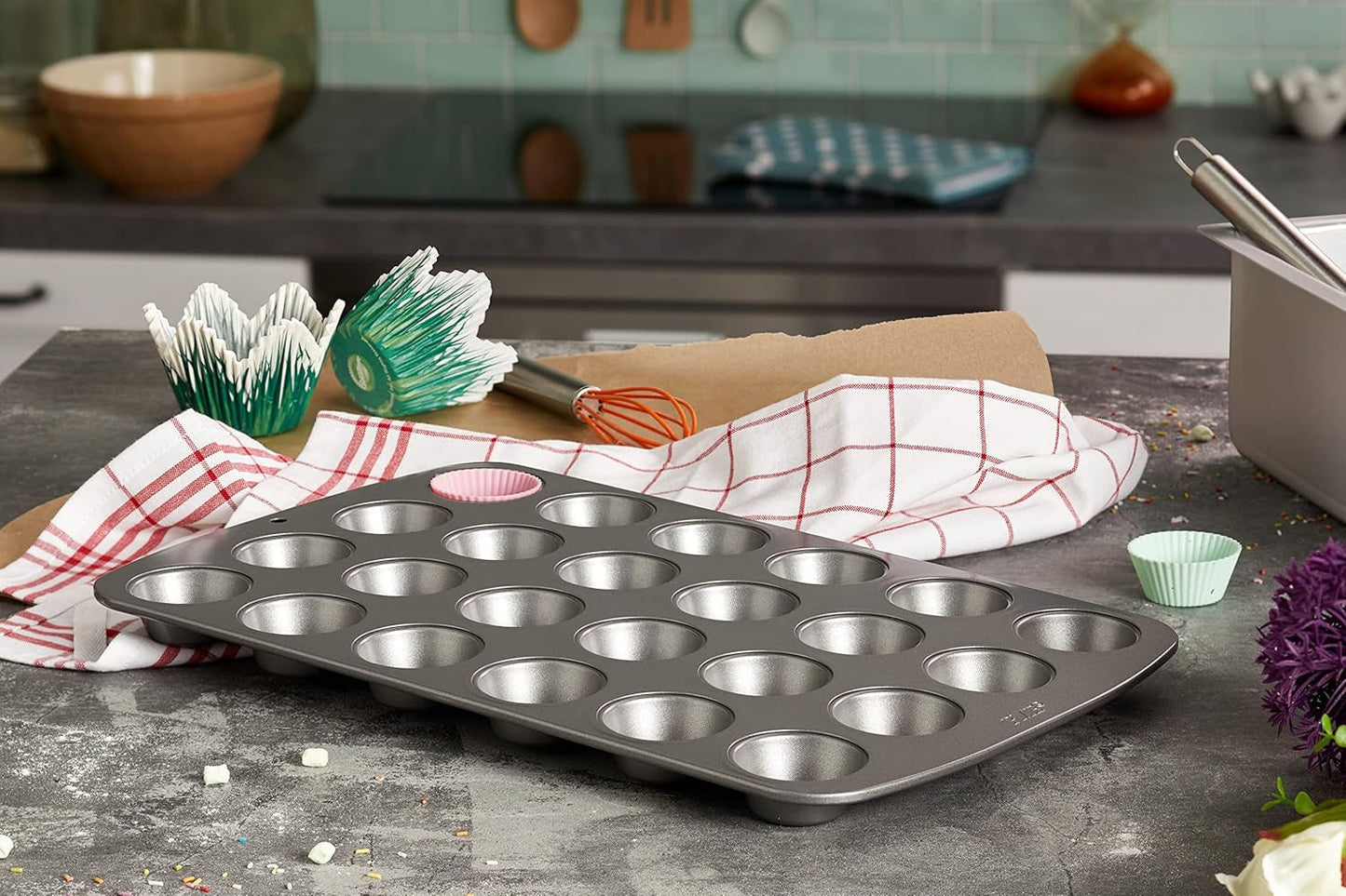 CSB111 Antihaftbeschichtete Mini-Muffinform Mit 24 Löchern Aus Karbonstahl, Edelstahl, Argent, 39,4 X 24,6 X 2,1 cm Moules et plaques pour pâtisserie Naty Shop