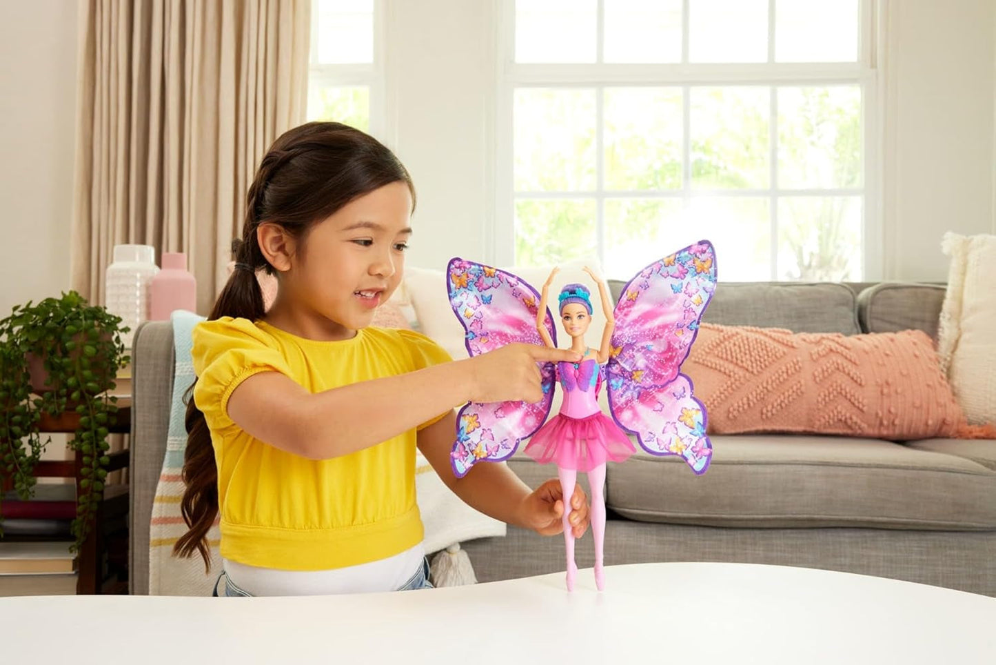 Barbie Dance And Flutter Poupée de transformation 2 en 1 danseuse en papillon avec ailes ouvertes, cheveux violets, bijoux pour cheveux et tutu détachable, HXJ10 Naty Shop Dolls
