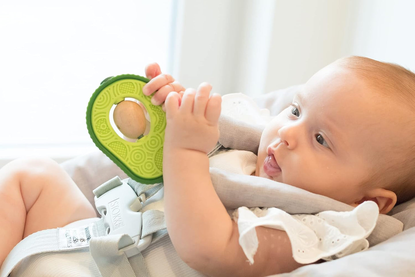 Nuby - Anneau de dentition avocat - Jouet de dentition en silicone et bois - Noyau rotatif en bois - Jouet de dentition pour bébés et tout-petits - Aide à la dentition - Sans BPA - 6 mois et plus