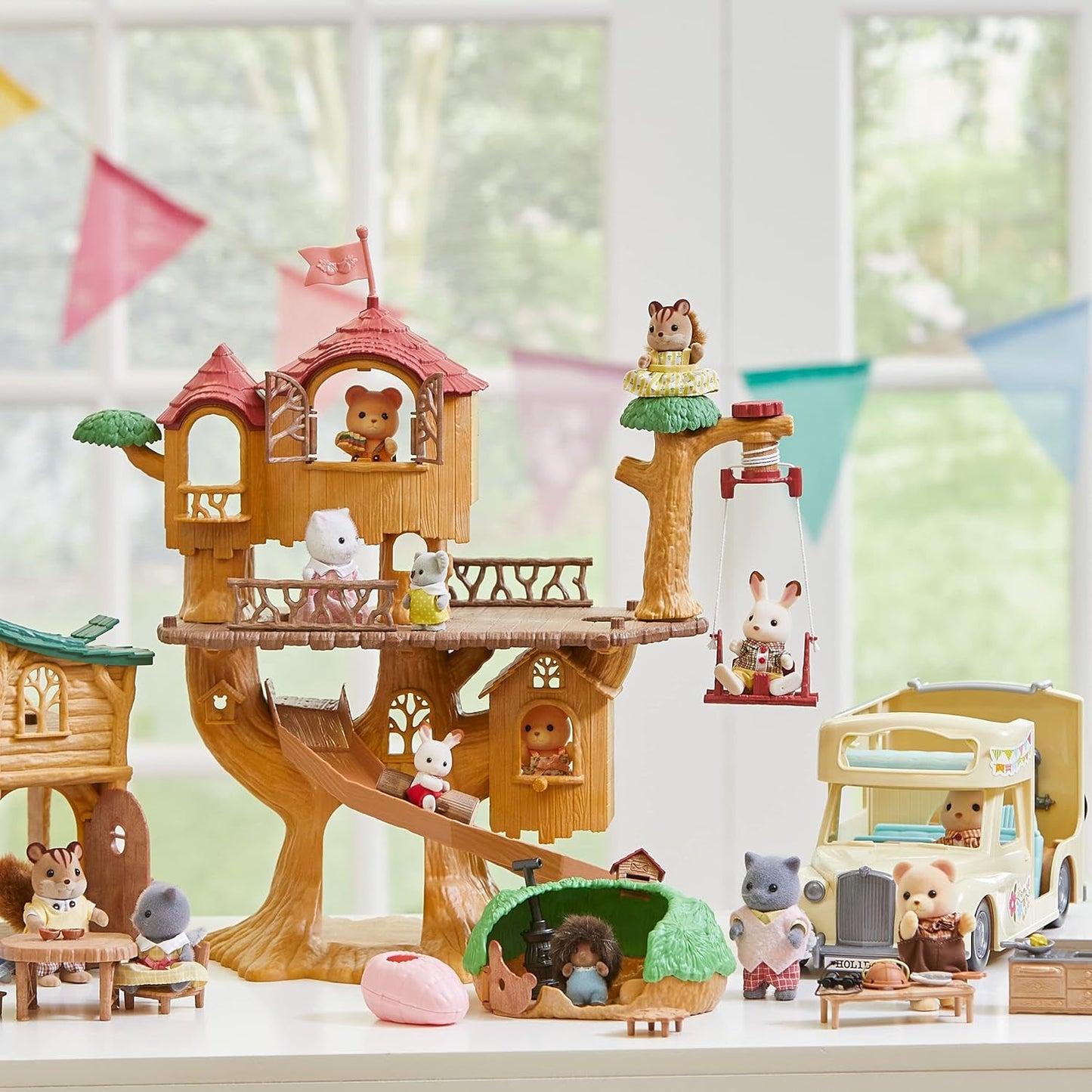 Sylvanian Families 5494 Cabane dans les arbres avec aventure - Ensemble de jeu pour maison de poupée