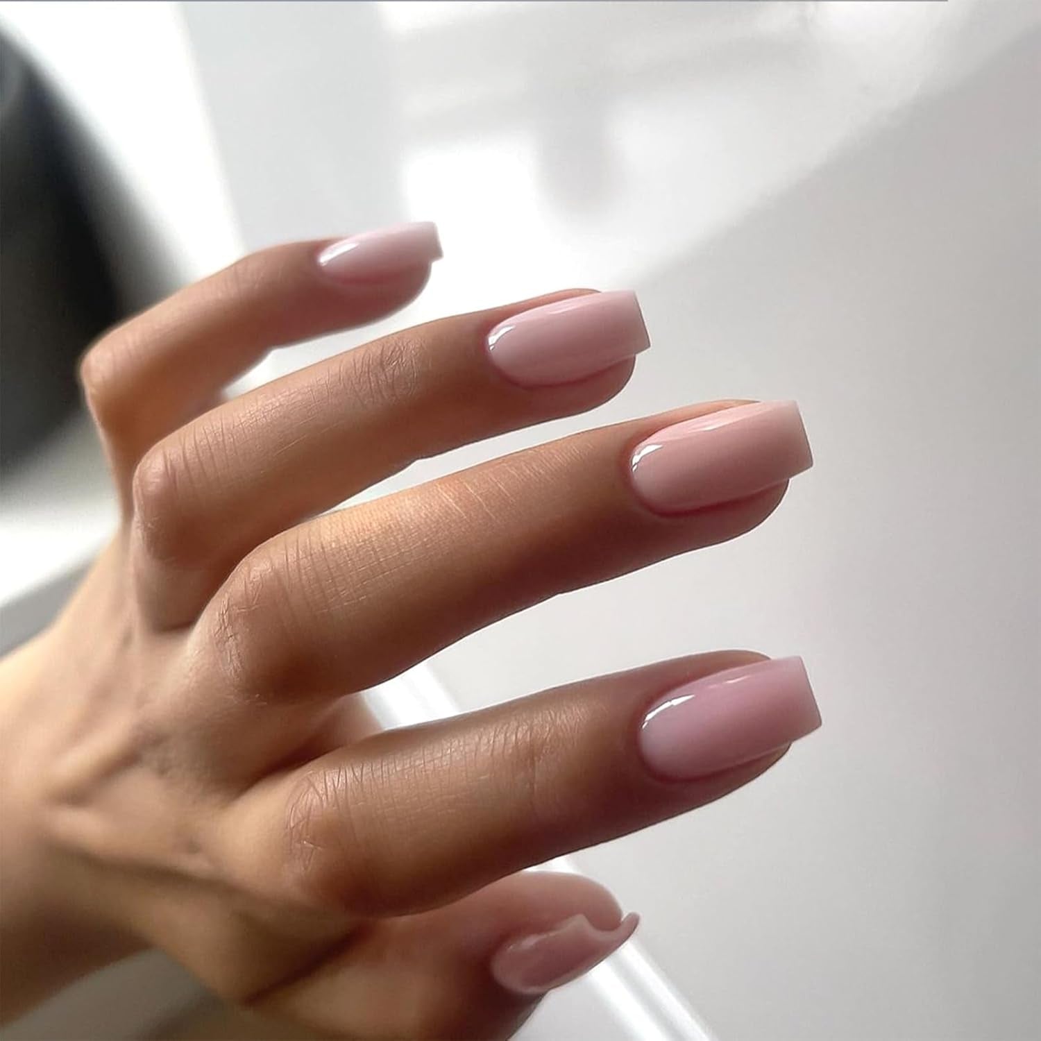 24 pièces rose couleur unie faux ongles auto-adhésif neutre faux ongles moyen carré gel doux pour les femmes bricolage couverture complète paillettes faux ongles