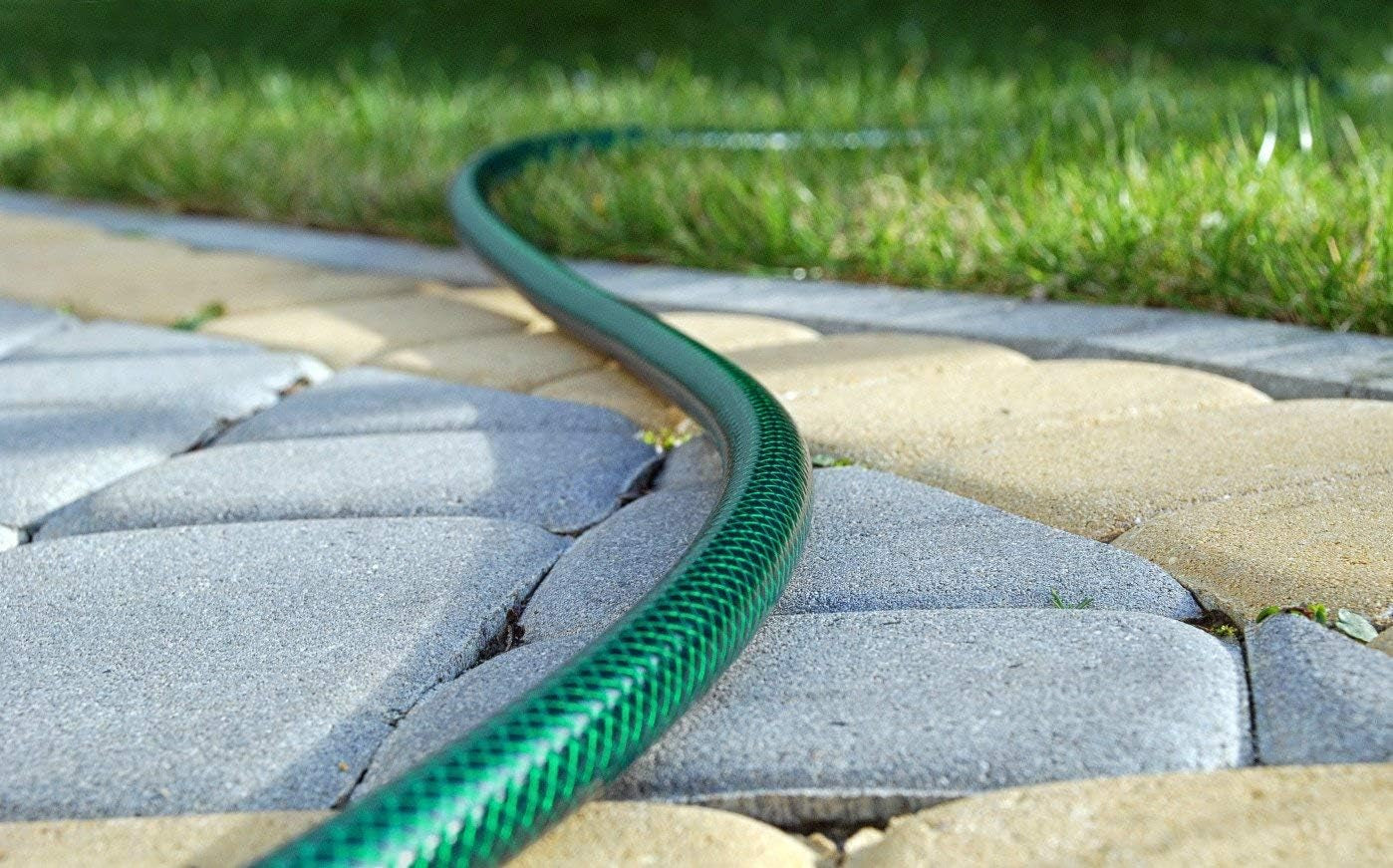 CELLFAST Tuyau d'arrosage 3 couches en polyester à tissage croisé pour jardin, tuyau d'irrigation flexible, résistant aux UV, anti-algues, 2 bars, 1/2", 10 mètres, économique