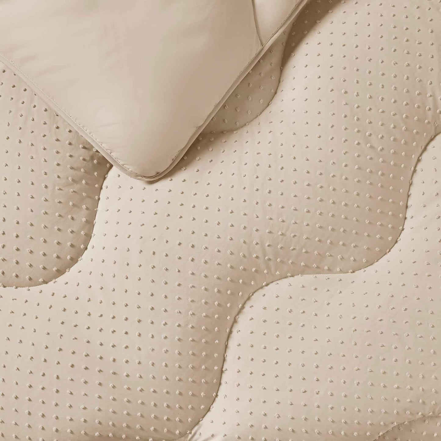 Couette Night Lark sans housse, 4,5 Tog, King Size, collection Dot touffetée, literie de luxe, hypoallergénique, lavable en machine, couettes et couettes sable chaud Naty Shop