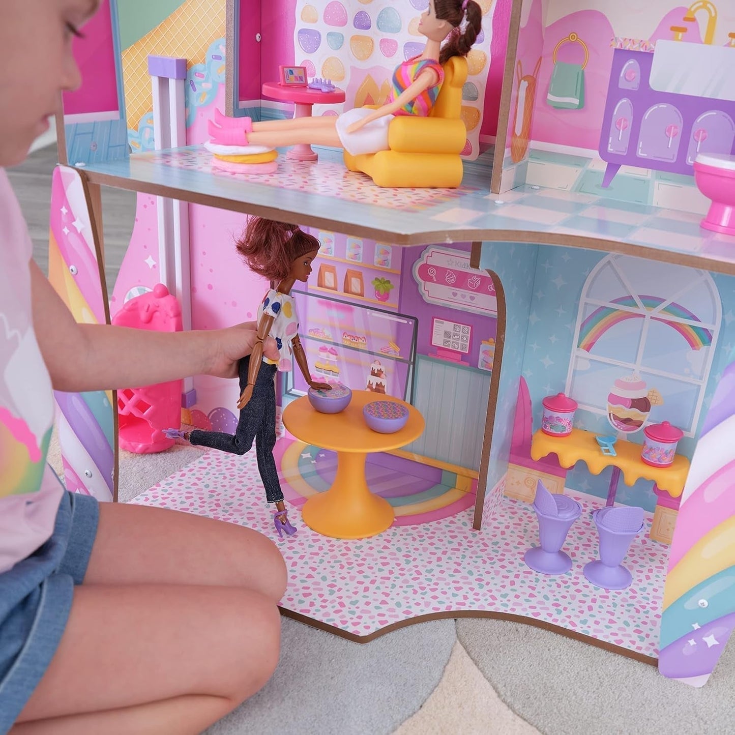 Kidkraft Candy Castle Maison de poupée en bois avec meubles et accessoires, maison de figurines lama licorne, élévateur à gâteau à la crème glacée et chaise en caoutchouc pour poupées, jouet pour 3 ans, 20242 Naty Shop Dollhouses