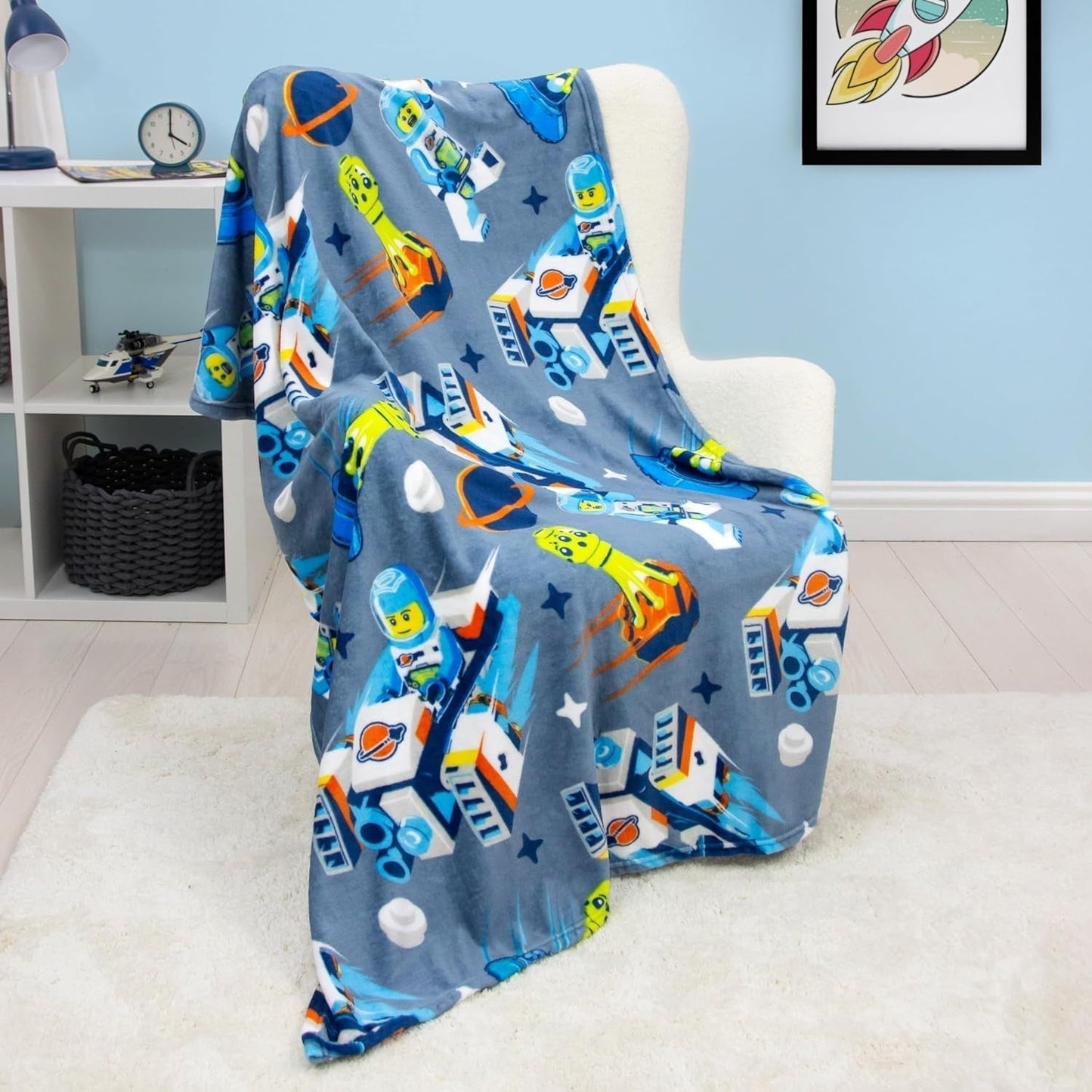 Character World Couverture polaire officielle Lego® City, super douce, bleu chaud, design Cityspace, parfaite pour les chambres, le camping et le sommeil, lits et couvertures 100 x 150 cm Besuche den Character World-Store