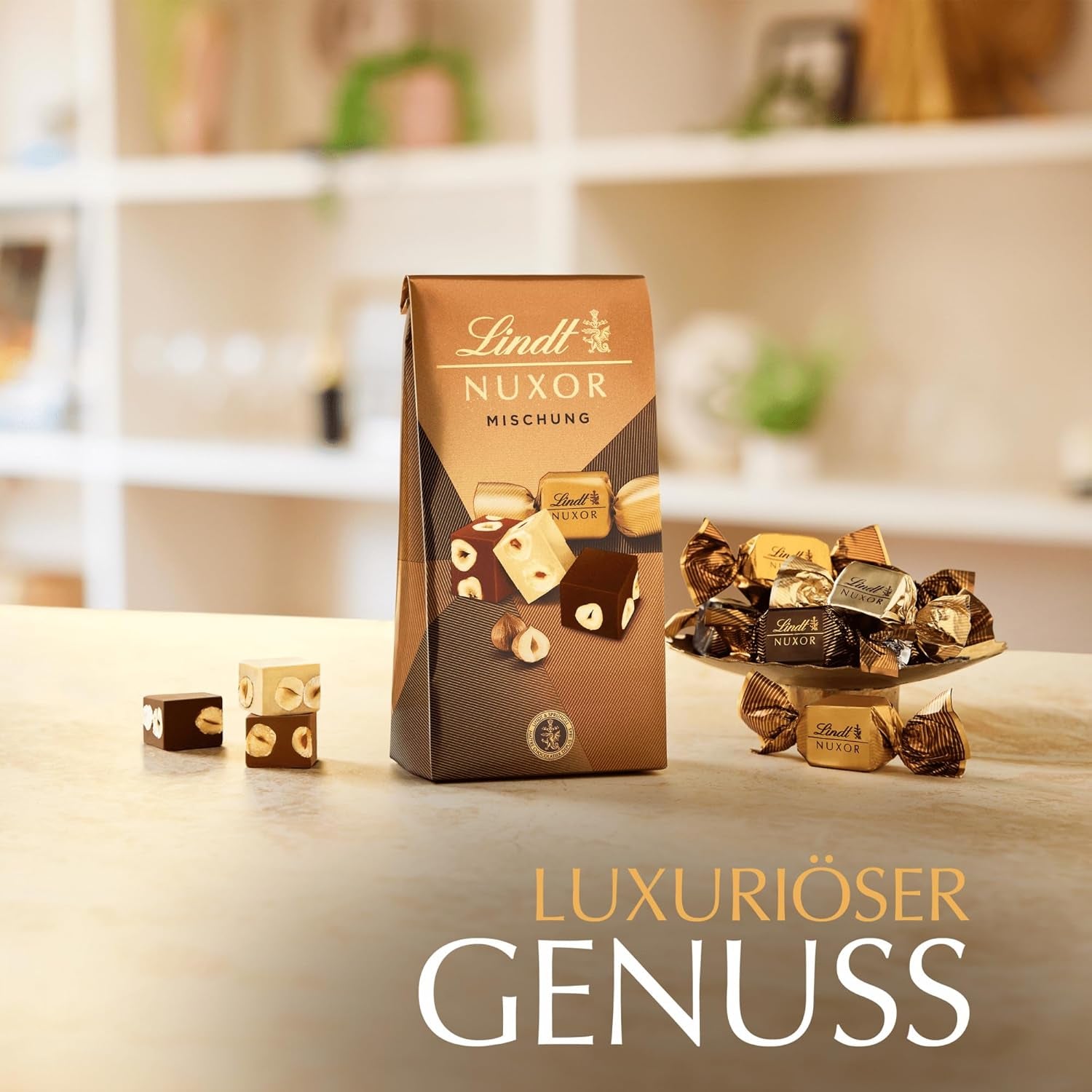 Chocolat Lindt | Mélange pour sac NUXOR | 103g | Cubes de chocolat crémeux au Gianduja en trois assortiments avec noisettes entières grillées | Cadeau chocolat