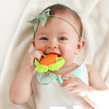 Infantino Lil' Nibbles, anneau de dentition en silicone texturé, jouet de dentition pour bébé sans BPA, doux, facile à tenir, stimulation sensorielle pour nourrissons, carotte