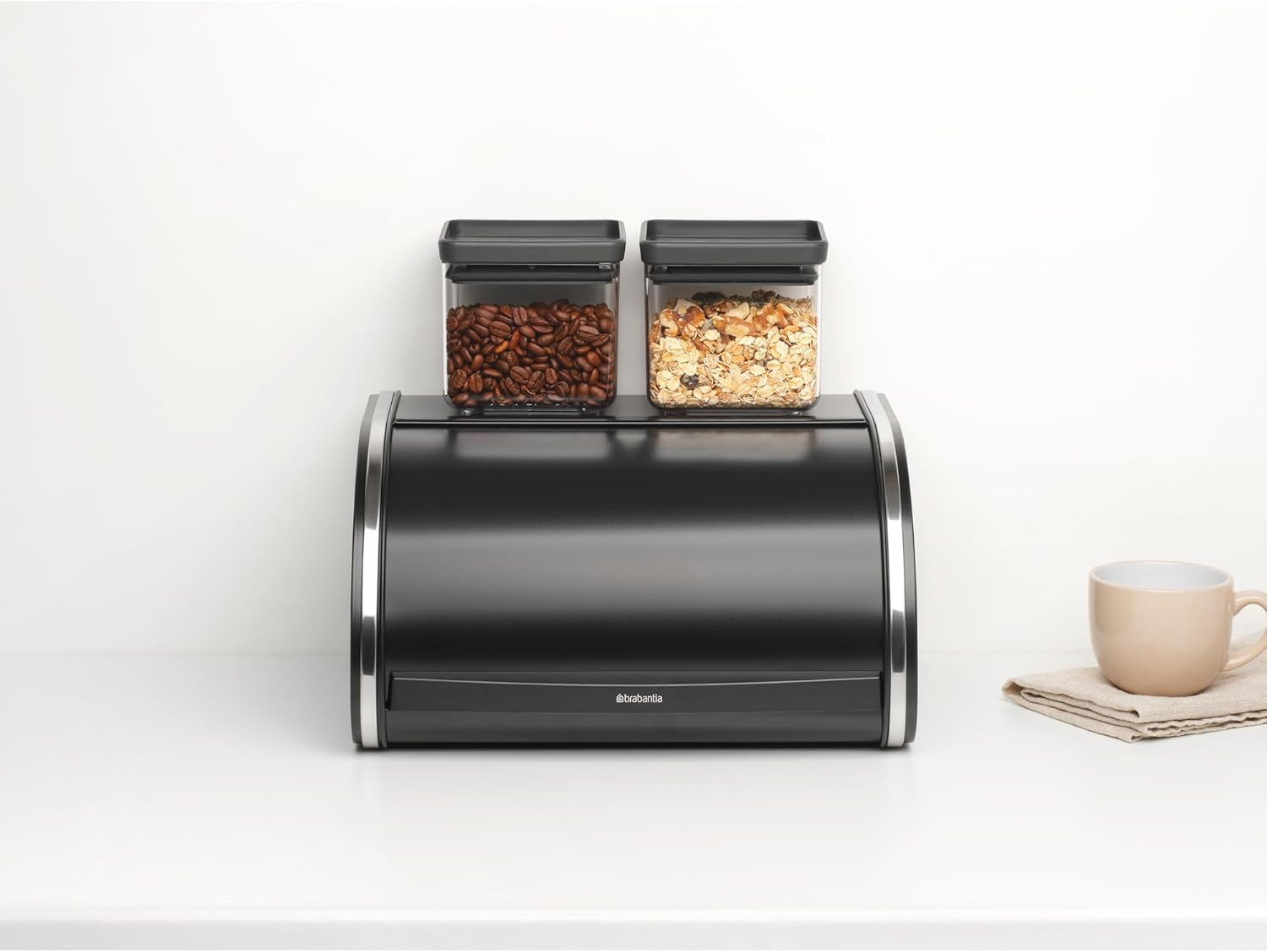 Boîte à pain Brabantia roll - Boîte de rangement compacte pour pain, bagels et petits pains avec couvercle plat, acier durable - taille moyenne - noir mat Boîtes de conservation alimentaire Naty Shop