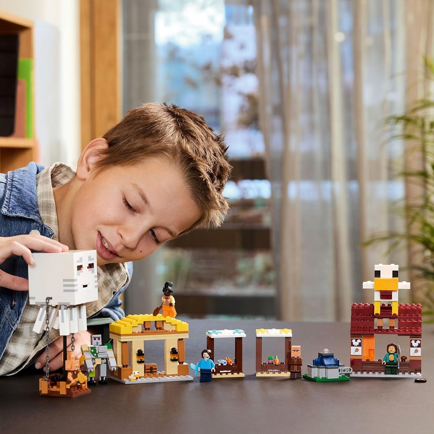 LEGO Minecraft Ghast Balloon Attack - Jouet de joueur pour enfants - Jeu de construction de jeu vidéo avec maison, poulet et Golem - Produits de film pour garçons à partir de 10 ans - 21273 Jeux de construction Beuche den LEGO-Store