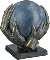 Casablanca design moderne GILDE Déco Sculpture Figure Sauver le monde - Globe en mains - Hauteur 19 cm Statuettes et sculptures Naty Shop