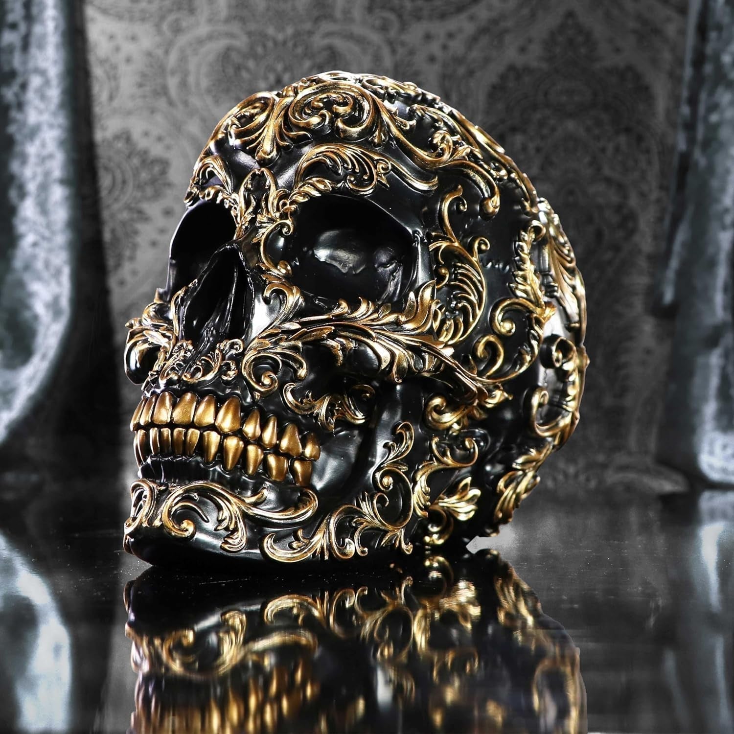 Crâne Renaissance, 19 cm, résine, noir et or, motif baroque doré, ornement crâne noir, décoration gothique, coulé dans la meilleure résine synthétique, peint à la main par des experts Statuettes et sculptures Naty Shop