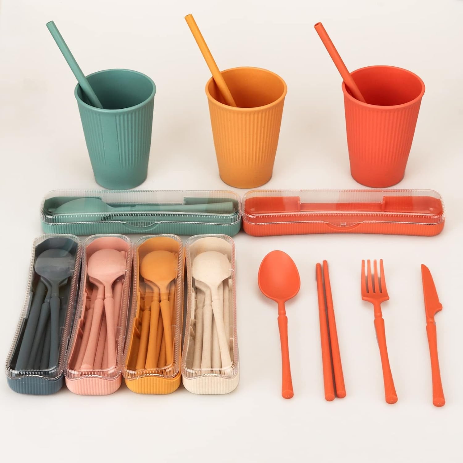 Ensemble de couverts indestructibles pour 6 personnes Ensemble de couverts de camping 66 pièces Ensembles de couverts de pique-nique en plastique Ensemble de couverts en plastique léger et coloré pour barbecue Assiettes de service Bols