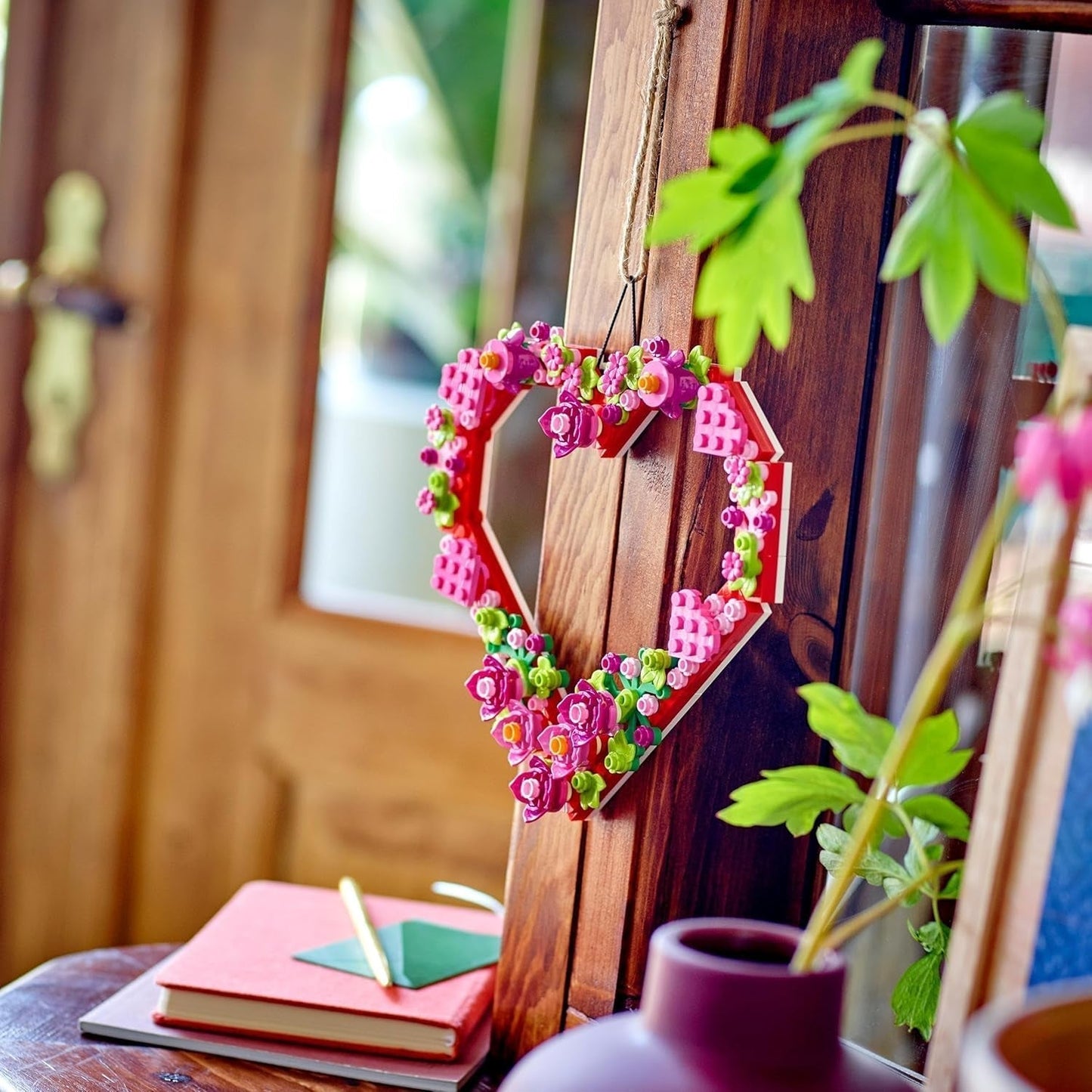 Set de décoration coeur LEGO, jouet de construction pour enfants, filles et garçons à partir de 9 ans, décorations de chambre d'enfant ou accessoires muraux, idée cadeau pour la Saint-Valentin, la fête des mères ou un anniversaire 40638 Jeux de construction Beuche den LEGO-Store