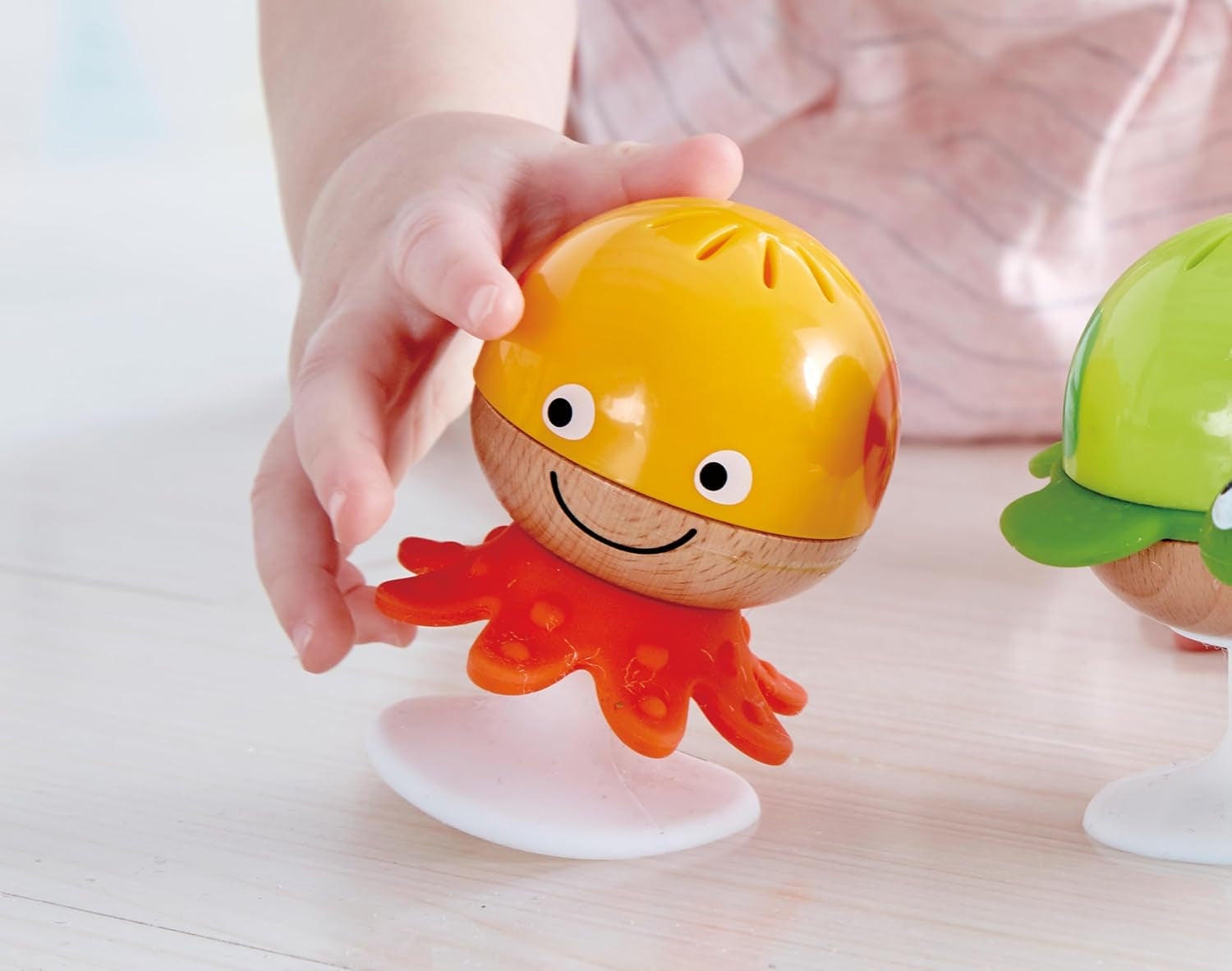 Ensemble hochet avec ventouse Hape | Trois animaux avec éléments d'anneau de dentition, tortue, poulpe et baleine | Jouet d'apprentissage dès 0 mois Bebe Toys Naty Shop