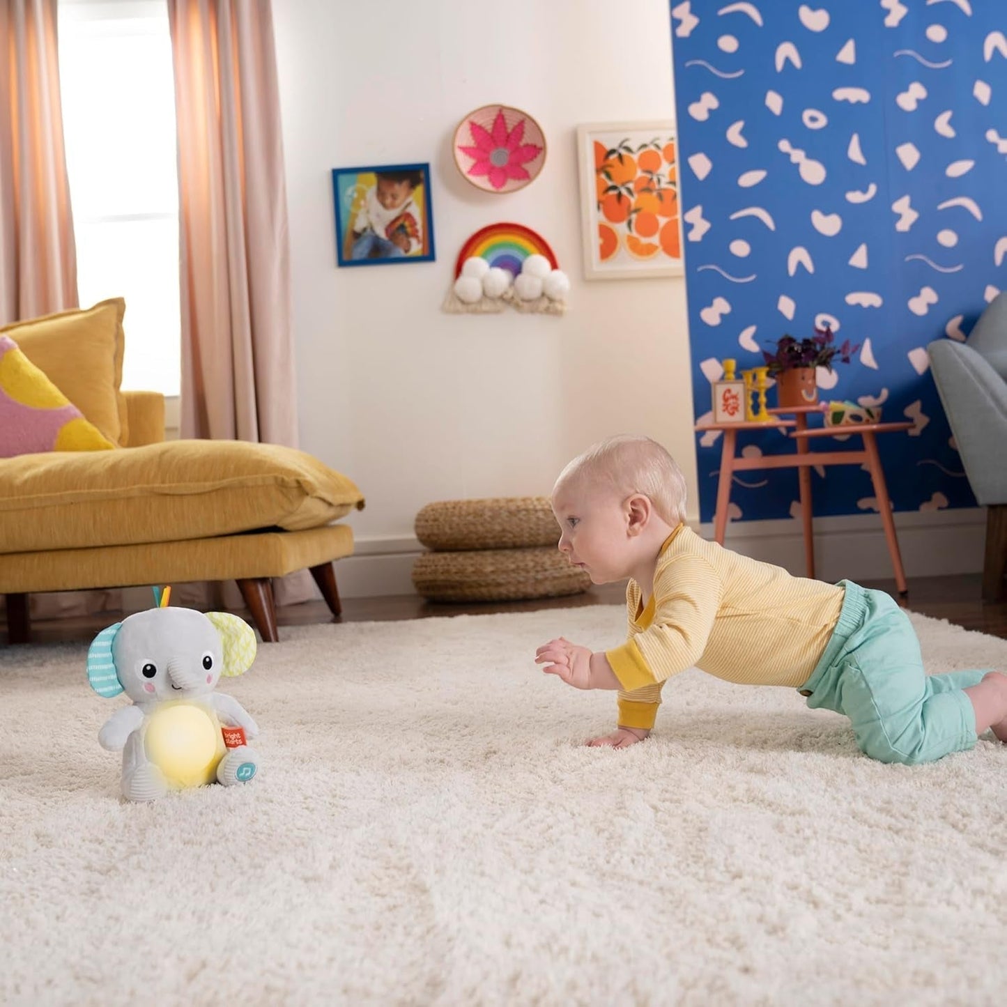 Bright Starts, jouet bébé éléphant Hug-a-bye avec lumières, chansons, différentes textures et plus encore, multicolore Jouets Bebe Naty Shop