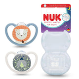 Sucettes NUK Perfect Match Air Night pour bébés | 0-6 mois | Sucettes qui brillent dans le noir qui favorisent la circulation de l'air et empêchent la bave | 95 % d'acceptation par les bébés** | Lion | Paquet de 2