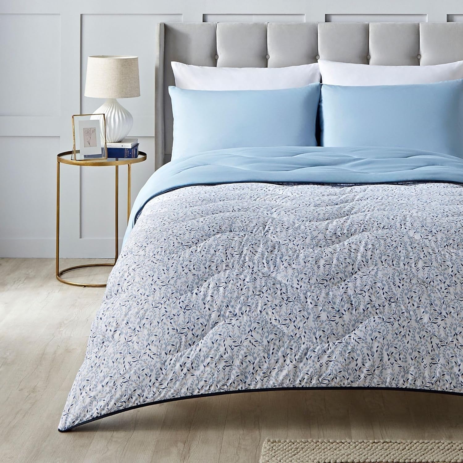 Night Lark Couette sans housse Super King 6 Tog Printemps Été – Blue Garden Couette super douce légère lavable en machine Séchage rapide Ensemble d'oreillers tout-en-un réversible Naty Shop Couette Bleu Super King