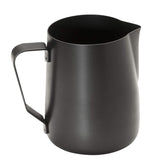 APS Pichet à lait - Pot à lait de haute qualité avec revêtement antiadhésif, en acier inoxydable - Parfait pour faire mousser le lait - Carafe universelle, noir, 600 ml