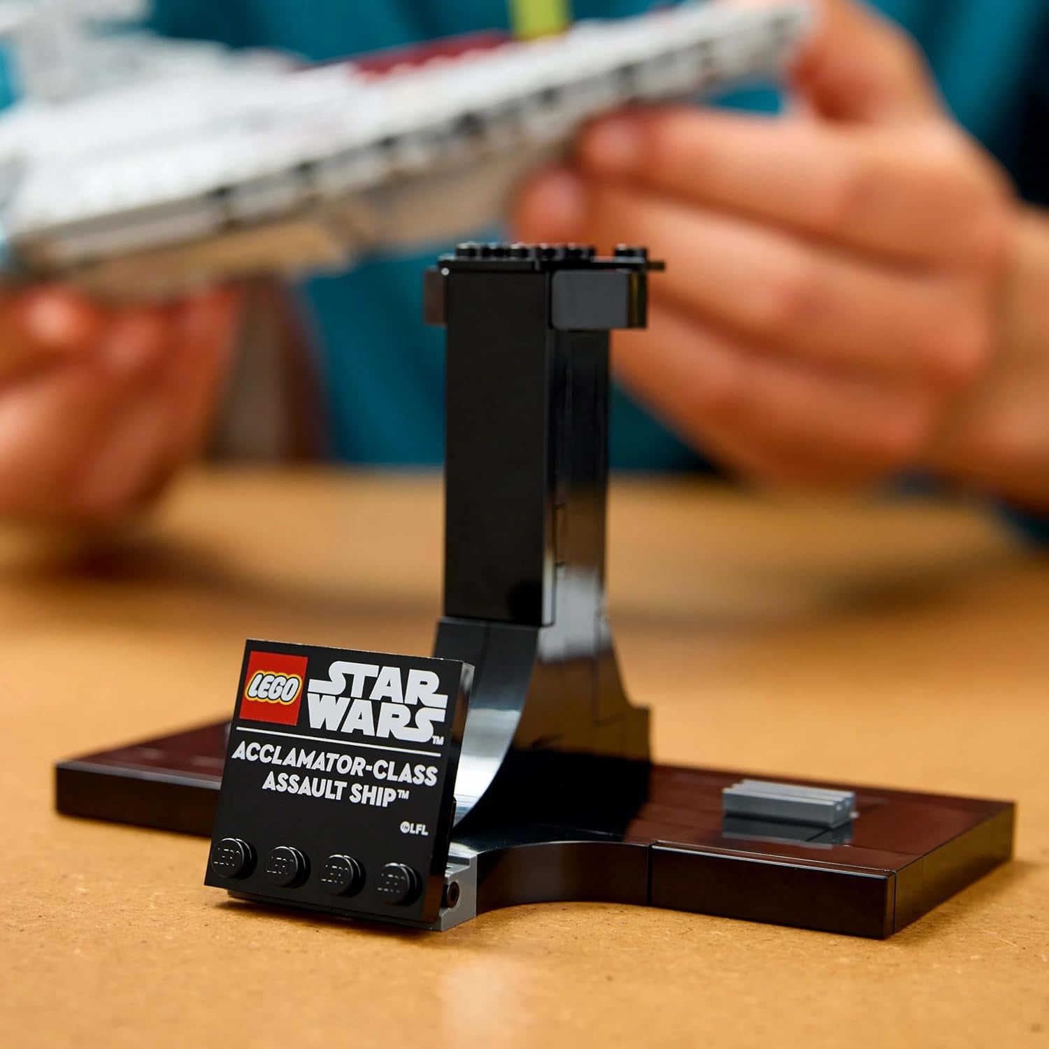LEGO Star Wars 75404 Navire d'assaut de classe Acclamator de l'Attaque des clones - Vaisseau à collectionner, à construire et à exposer - Ensemble de construction fantastique - Cadeau pour les fans adultes et adolescents Jeux de construction Besuche den LEGO-Store