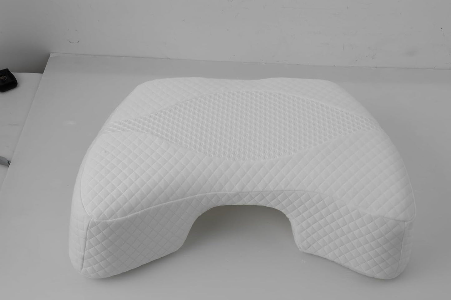 SAHEYER Oreiller pour dormeur latéral avec bras, oreiller orthopédique ergonomique, oreiller en mousse à mémoire de forme pour le cou et les épaules, oreiller cervical avec bras multi-angles pour de nombreuses positions de sommeil (blanc) Oreillers orthopédiques cervicaux Naty Shop
