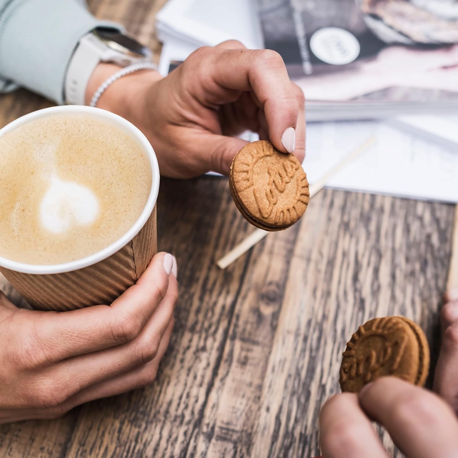 Biscoff Lotus | Pack varié de biscuits doubles | 3 variétés : Biscoff Crème, Saveur Vanille et Chocolat | 5 biscuits doubles par paquet | Ingrédients d'origine naturelle | Pas de colorants | 16x50g | 800g