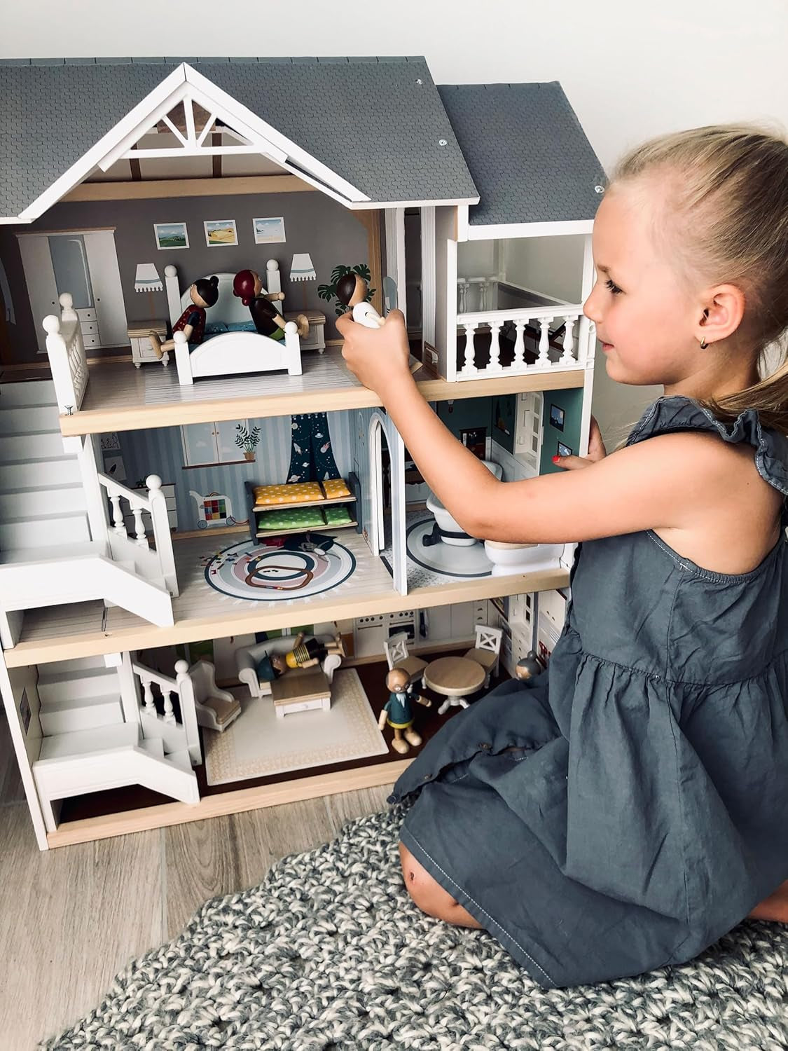 Small Foot Maison de poupée en bois à 3 étages avec façade ouverte et 12 meubles pour 3 ans et plus 11802 Blanc Gris