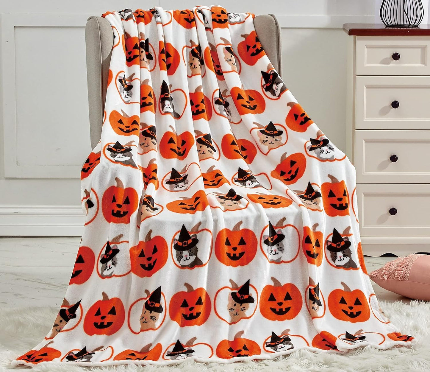 Couverture légère et confortable sur le thème d'Halloween, douce, confortable et pelucheuse, parfaite pour se détendre en cette saison effrayante, 127 x 152,4 cm, lits et couvertures tête de mort et os, chats citrouilles élégants et confortables 50 x 60 cm