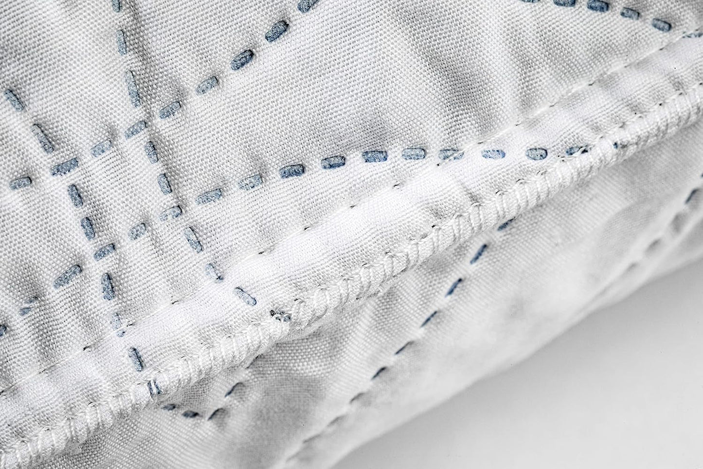 V.I.P. Oreiller Très Important V.I.P. Oreiller Memory Flake Oreiller Blanc 45 X 75 cm Housse matelassée en Polyester Super Respirant Doux Fabriqué en Italie Naty Shop Oreillers Standard