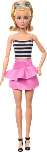 Poupée Barbie Fashionistas no. 213 Blonde en haut rayé, jupe rose et lunettes de soleil 65e anniversaire Poupée de collection HRH11 Naty Shop Dolls