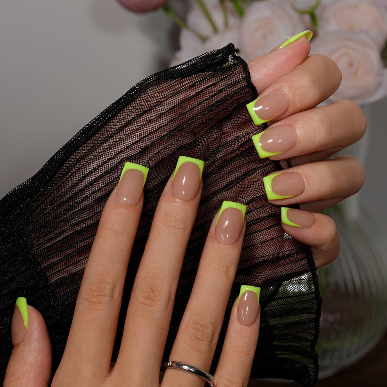 Faux ongles à pointe française courte – 30 pièces d'ongles noirs à coller sur des ongles carrés courts, faux ongles à pointe française avec colle, ensemble d'ongles artificiels carrés pour femme
