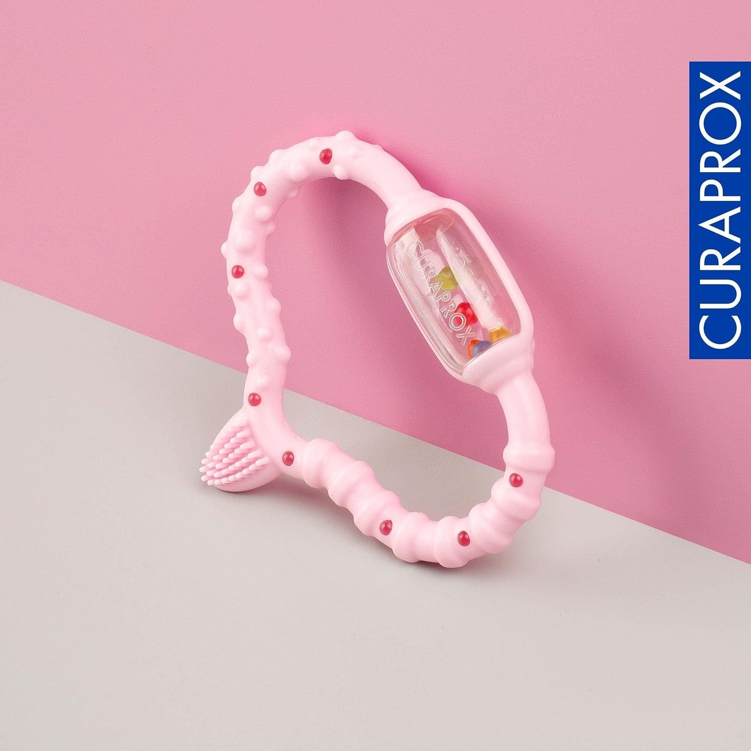 Anneau de dentition Curaprox pour bébés - Pour tout-petits 0-24 mois/Soulage la douleur dentaire et favorise les compétences motrices | Sans BPA, Rose, avec brosse à dents d'entraînement/Fabriqué en Suisse