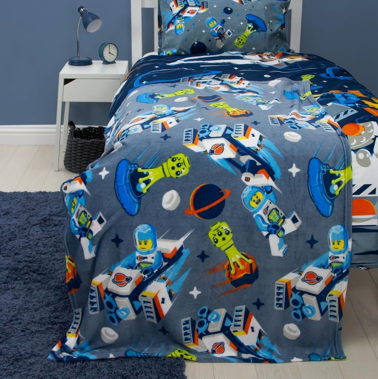Character World Couverture polaire officielle Lego® City, super douce, bleu chaud, design Cityspace, parfaite pour les chambres, le camping et le sommeil, lits et couvertures 100 x 150 cm Besuche den Character World-Store