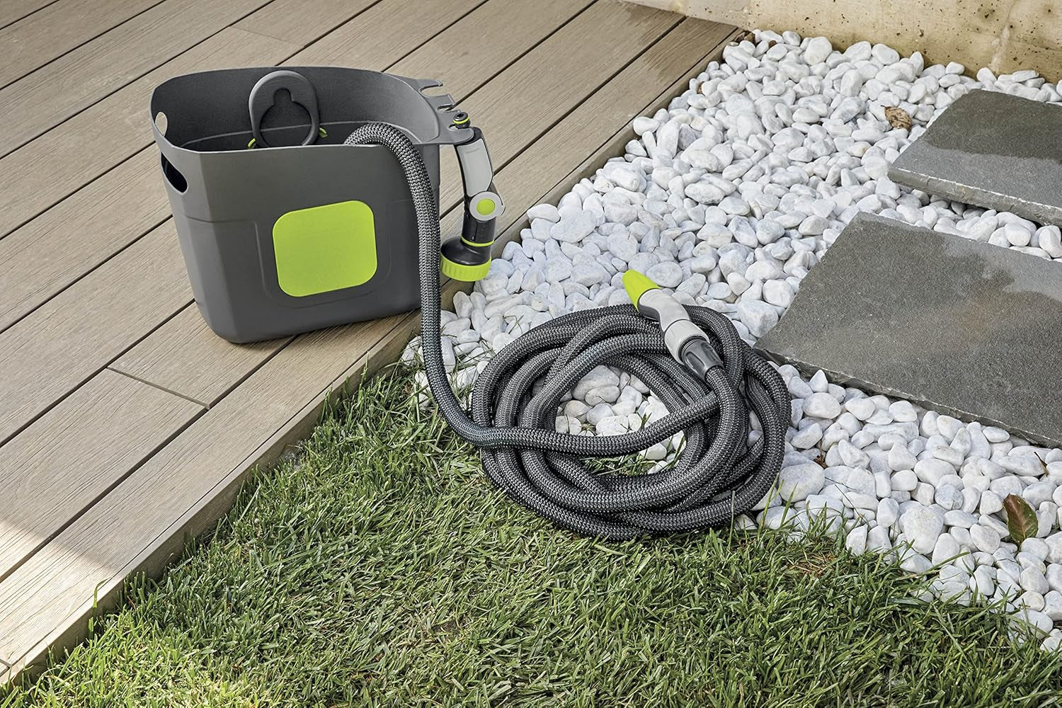 GF SRL, Aquapop Grey Pro 15, tuyau tressé auto-extensible fabriqué en Italie, avec récipient en plastique rigide, mini pulvérisateur de jardin ergonomique, raccords d'irrigation de jardin, gris foncé