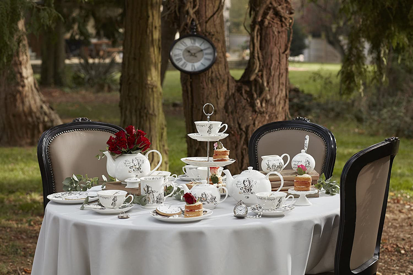 Théière et pot à lait en porcelaine fine Alice au pays des merveilles, bol en porcelaine et pot à lait dans un coffret cadeau de luxe
