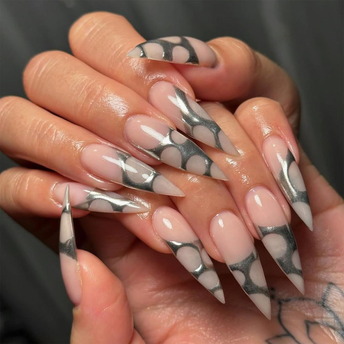 Mouyouglow longs ongles Stiletto laiteux blanc dégradé rose paillettes Cool faux ongles avec colle rose Ombre paillettes ongles artificiels