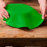 Disque Fondant Roulé FunCakes Spring Greens : Délicieux arôme vanille, déjà roulé, facile à utiliser, parfait pour décorer les gâteaux, 430g de Pâte à Sucre Naty Shop