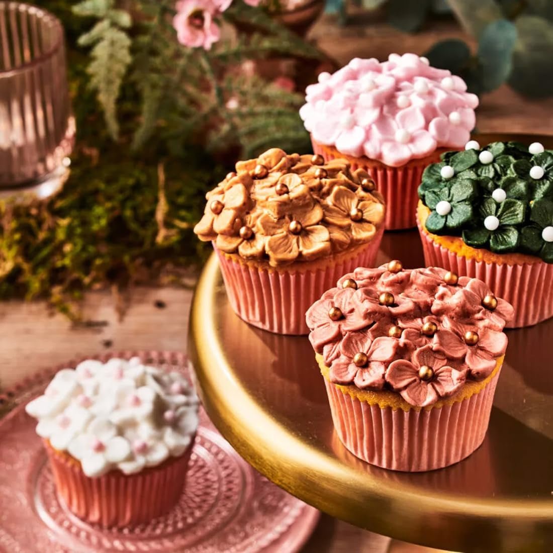 Fondant roulé à la rose chatoyante FunCakes : facile à utiliser, lisse, flexible, doux et malléable, parfait pour décorer des gâteaux, halal, casher et sans gluten. 250 g de pâte à sucre Naty Shop