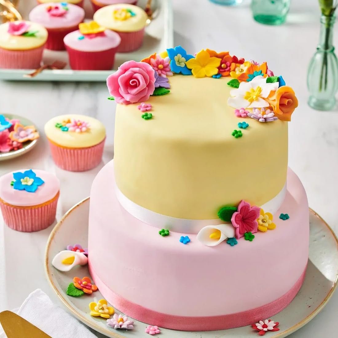 Fondant Roulé FunCakes Spring Green : Facile à utiliser, lisse, souple, souple et malléable, parfait pour décorer les gâteaux, halal, casher et sans gluten, 250g de pâte à sucre Naty Shop